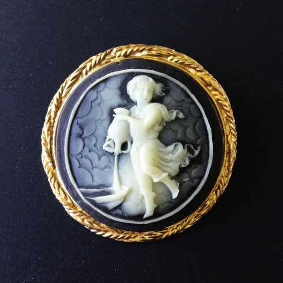 Vintage 1950s Aquarius Water Bearer Cameo Brooch Braided Gold-Tone Frame - Picture 3 of 12
